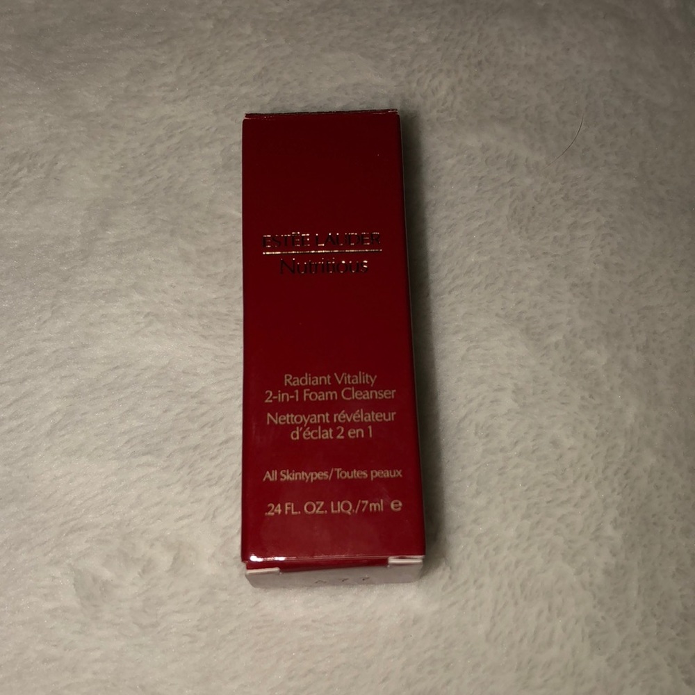 Estée Lauder nutritious. 2 in 1 foam cleanser